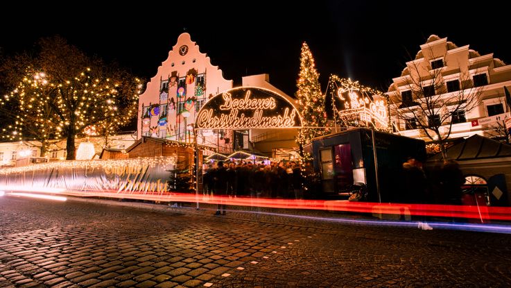 Foto des Christkindlmarkt Dachau bei Dunkelheit